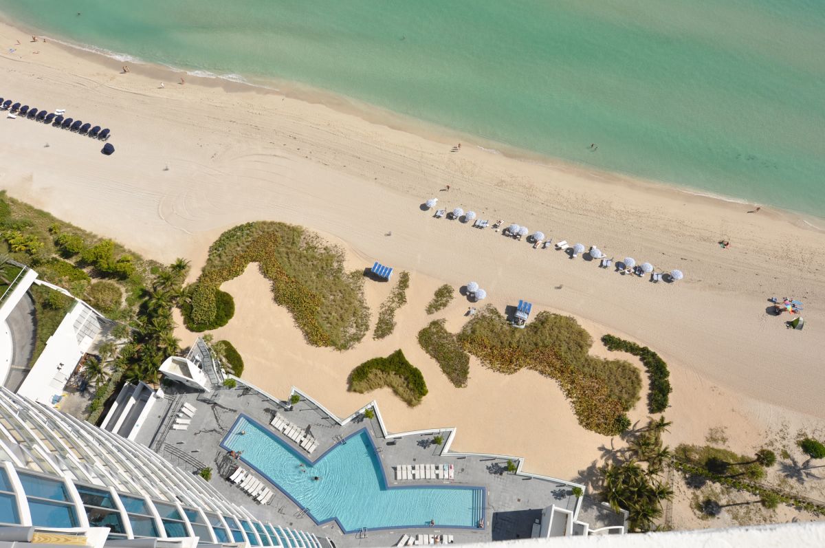 Jade Beach Oceanside Swimming Pool